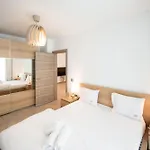 Rock In N Pools Resort-parking