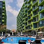 Rock In N Pools Resort-parking *