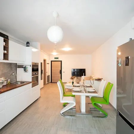 Rock In N Pools Resort-parking Năvodari