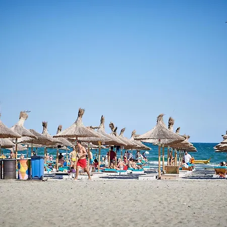 Апартаменты Rock In N Pools Resort-parking Нэводари
