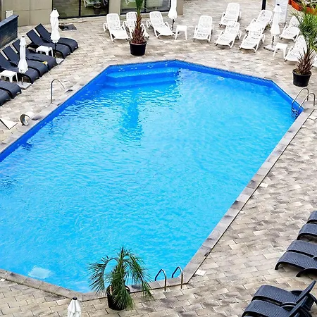 Rock In N Pools Resort-parking Năvodari